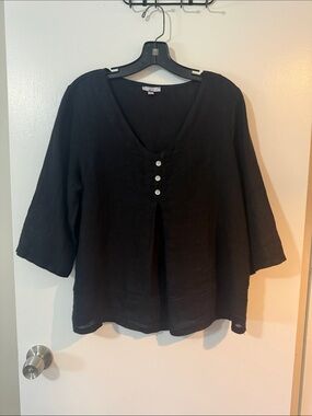 Kaktus Black V-Neck Button-Front Tunic